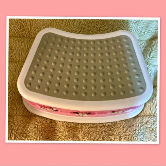Disney Minnie Mouse Bathroom Step Stool - Picture 2 of 4